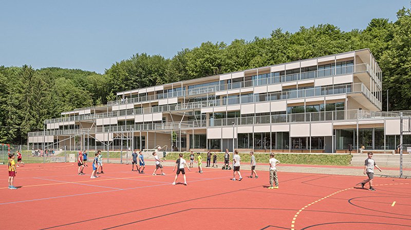 Wienerwaldgymnasium in Tullnerbach - © Hertha Hurnaus Wienerwaldgymnasium in Tullnerbach