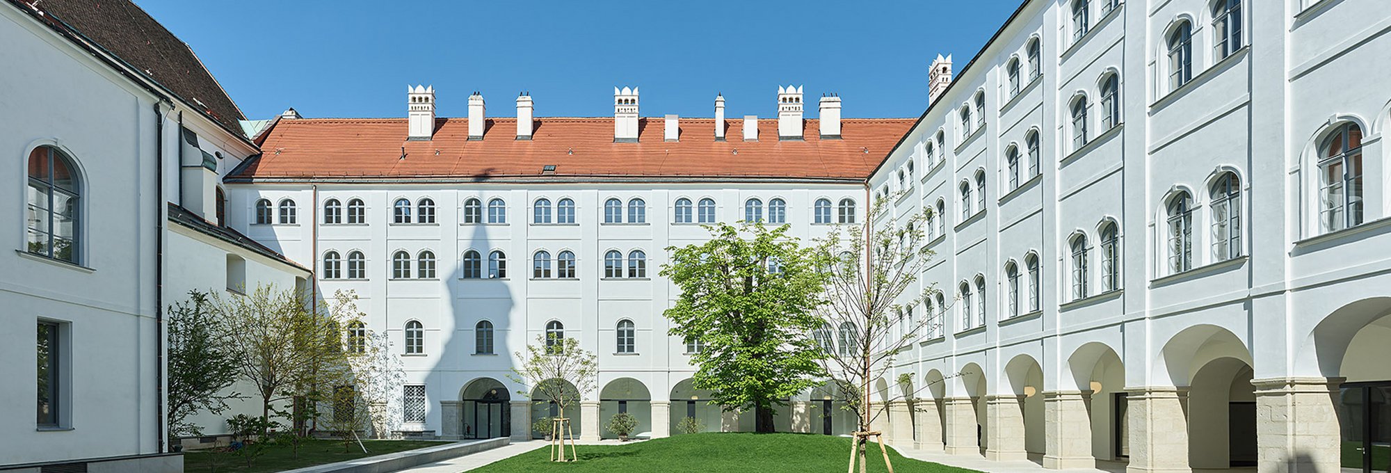 Arkadenhof im Campus Akademie