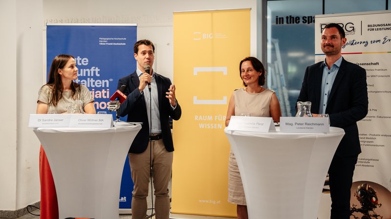 Pressekonferenz zu den Plänen des neuen Bildungscampus Hubertusstraße