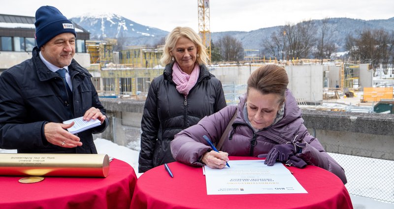 Unterzeichnung der Grundsteinurkunde
