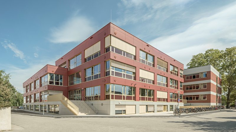 Außenansicht des BORG Gröhrmühlgasse
