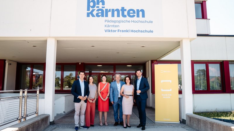 Pressekonferenz zu den Plänen des neuen Bildungscampus Hubertusstraße