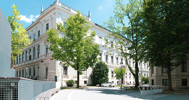 Der Universitätsplatz 4 in Graz