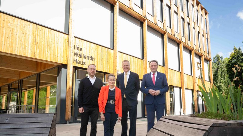 Gruppenfoto bei der Pressekonferenz Stiftungsprofessur