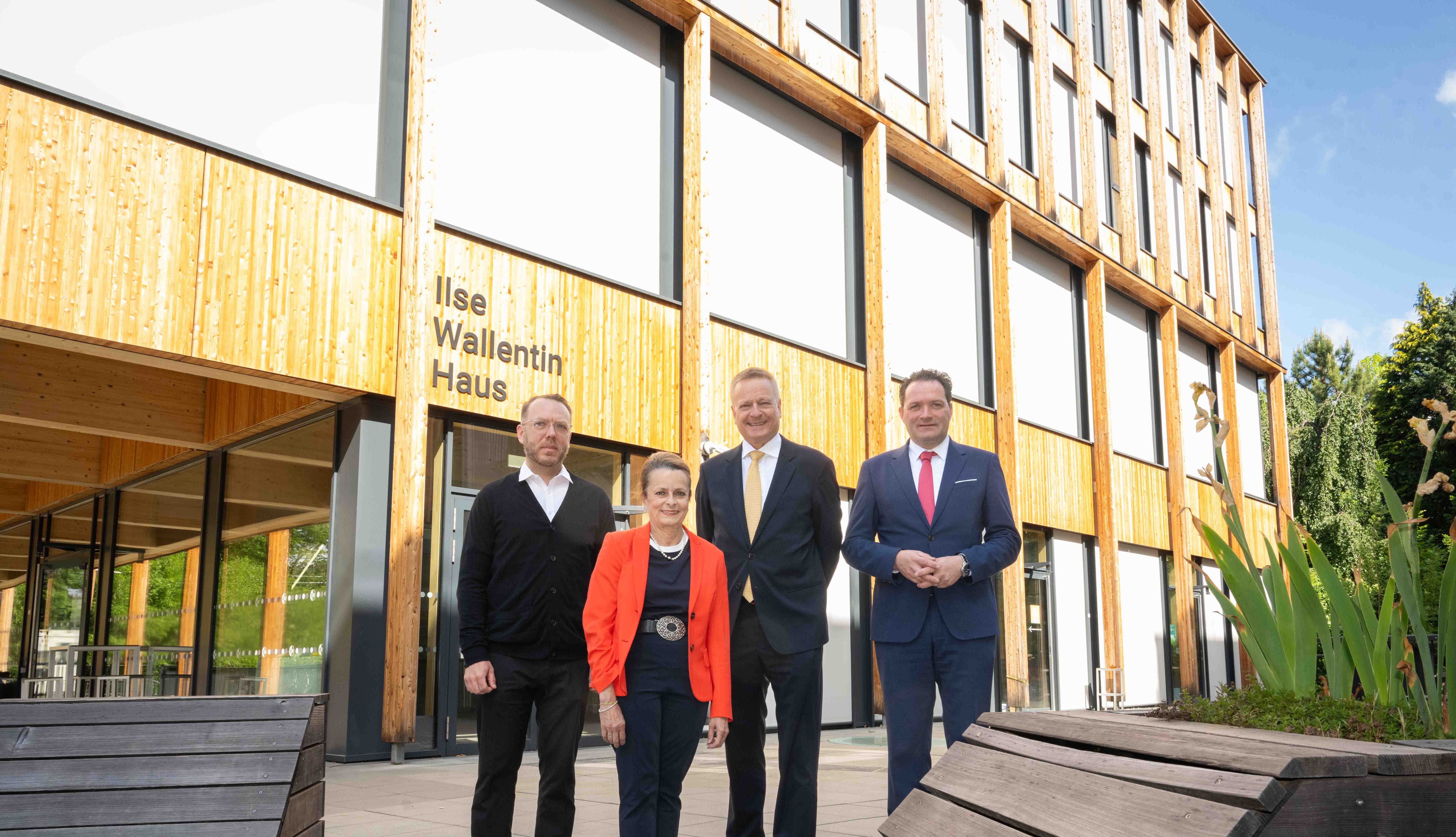 Gruppenfoto bei der Pressekonferenz Stiftungsprofessur