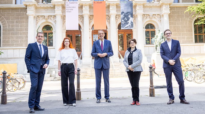 Hans-Peter Weiss mit VR Ingeborg Erhart, Wissenschaftsminister Heinz Faßmann, VR Celestine Kubelka und Rektor Johan F. Hartle - © Daniel Hinterramskogler Hans-Peter Weiss mit VR Ingeborg Erhart, Wissenschaftsminister Heinz Faßmann, VR Celestine Kubelka und Rektor Johan F. Hartle
