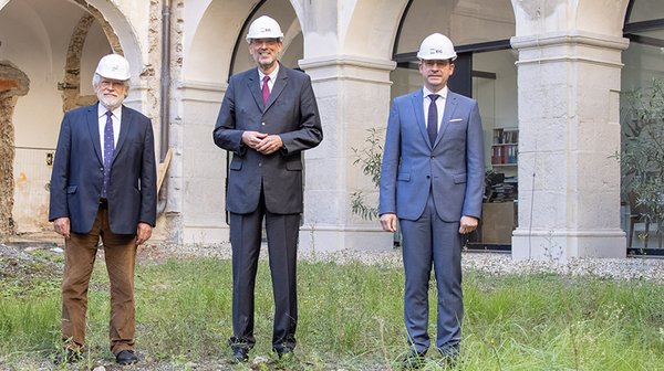 Prof. Faßmann (Mitte) mit Prof. Zeilinger und BIG-CEO Hans-Peter Weiss - © Daniel Hinterramskogler Prof. Faßmann (Mitte) mit Prof. Zeilinger und BIG-CEO Hans-Peter Weiss