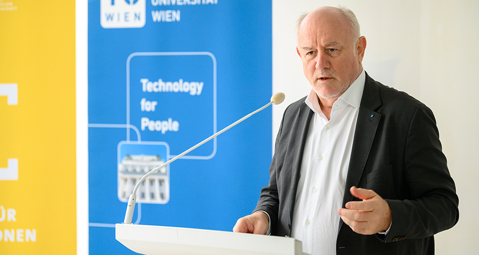 Gleichenfeier TU Wien Neubau BF - TU-Wien-Vizerektor Josef Eberhardsteiner 