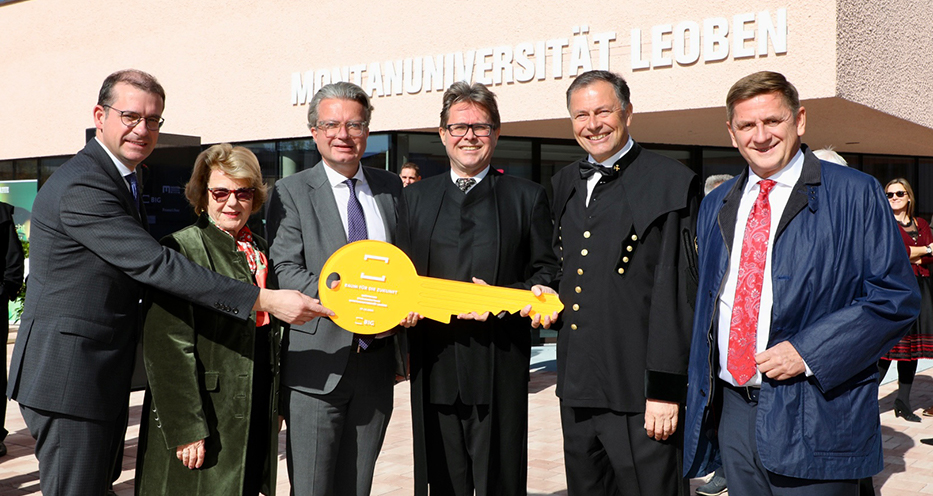 Feierliche Schlüsselübergabe