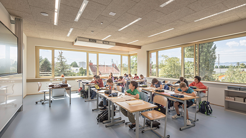 Klassenzimmer BRG Gröhrmühlgasse
