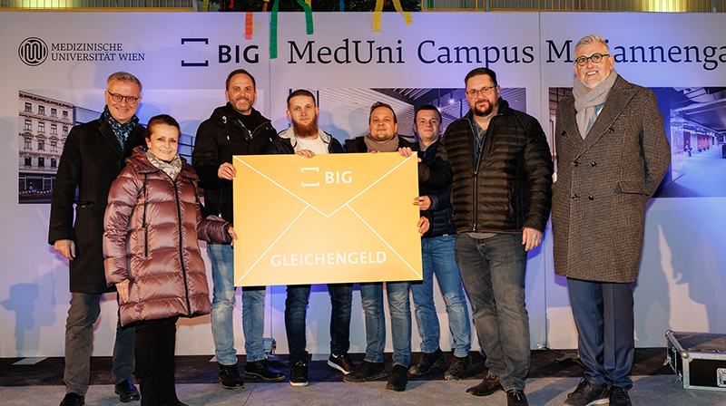 Übergabe symbolisches Gleichengeld MCM